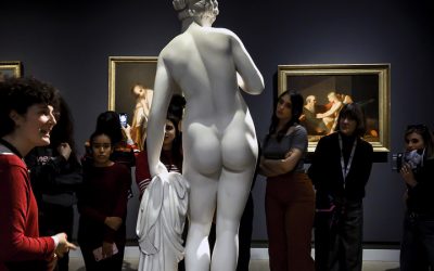 SCOLPITE: Riflessioni fotografiche intorno alla statuaria femminile